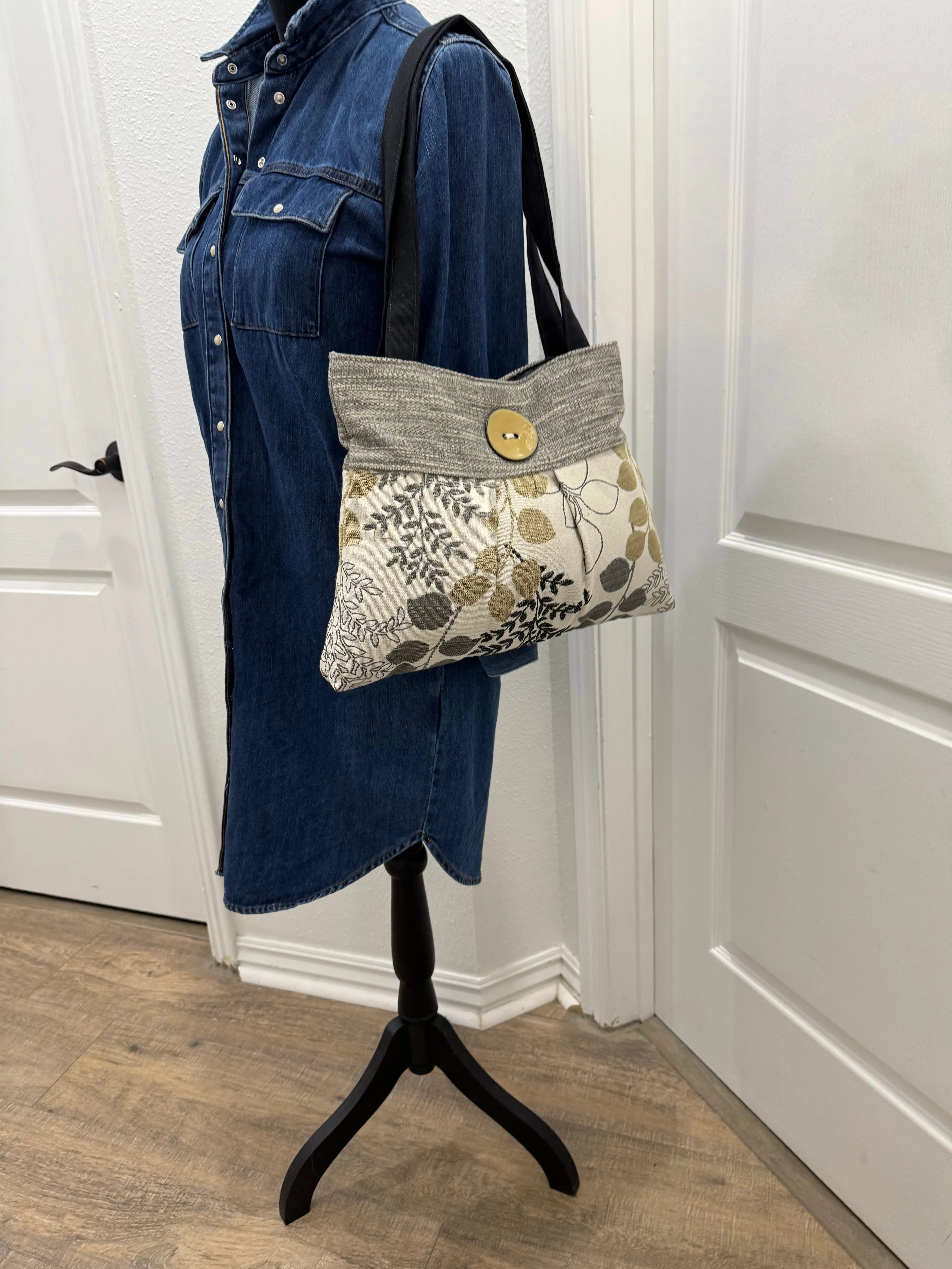 Floral tapestry Handbag Purse Tote in Cream and Gold
