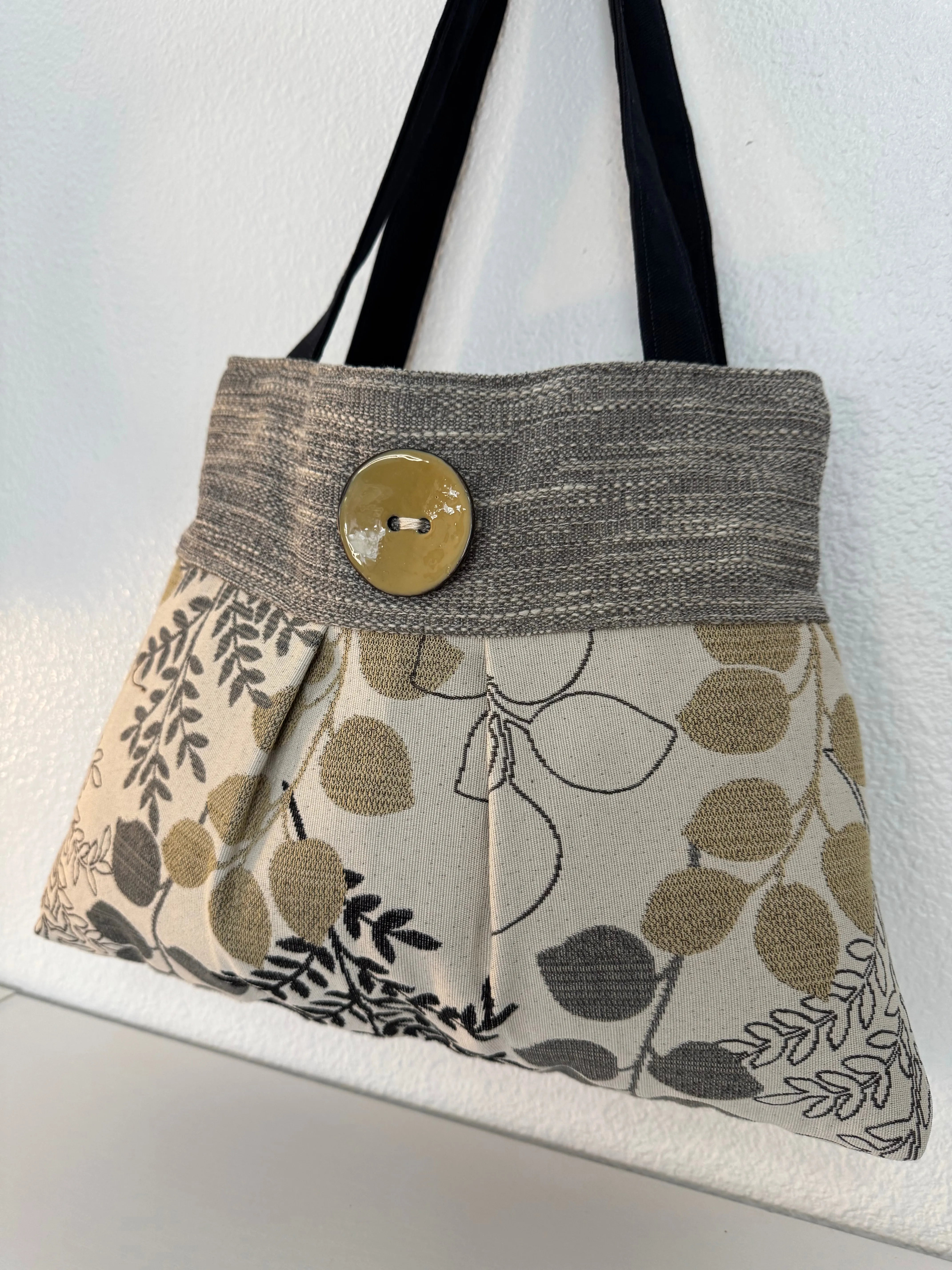 Floral tapestry Handbag Purse Tote in Cream and Gold