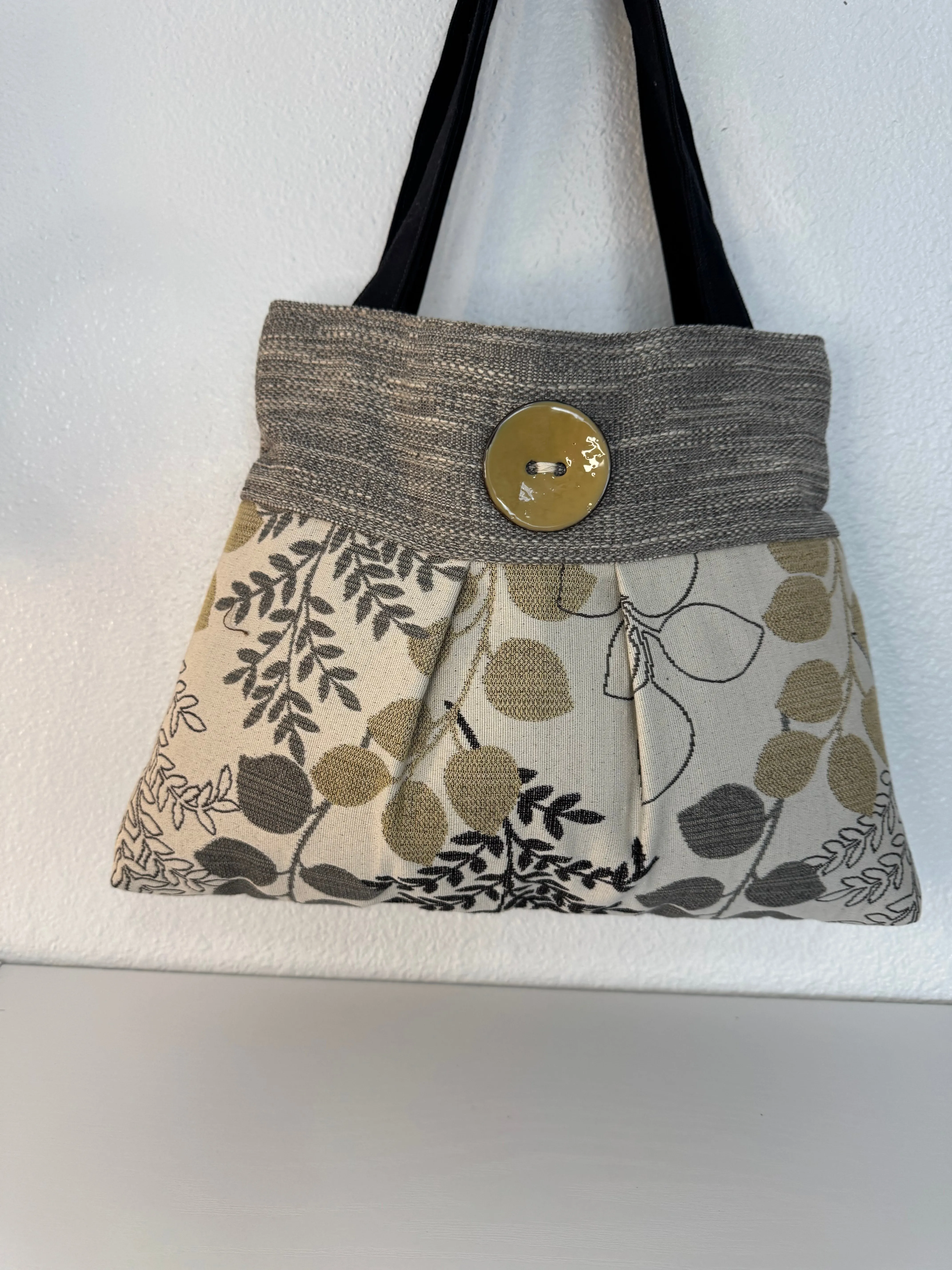 Floral tapestry Handbag Purse Tote in Cream and Gold