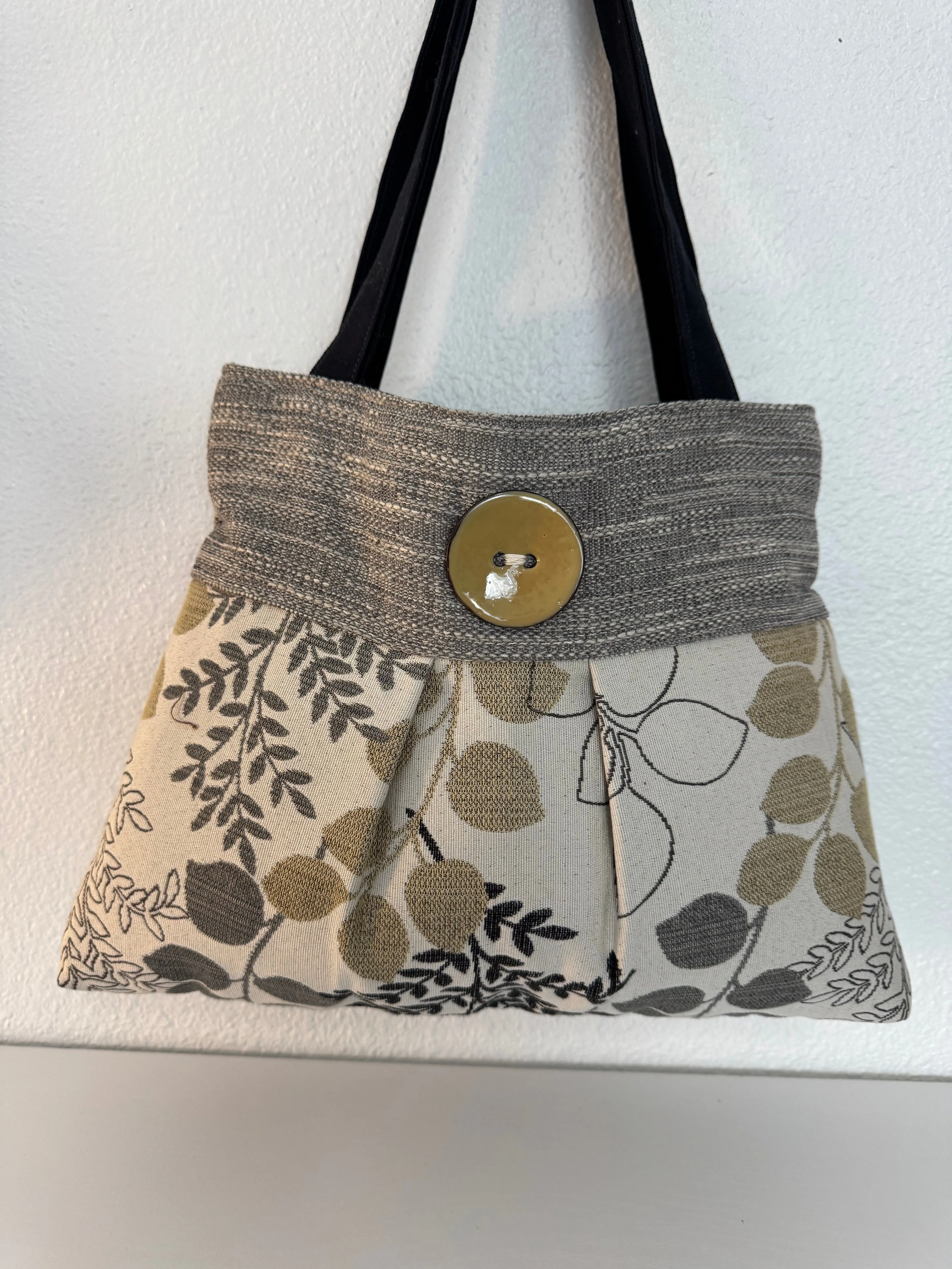 Floral tapestry Handbag Purse Tote in Cream and Gold