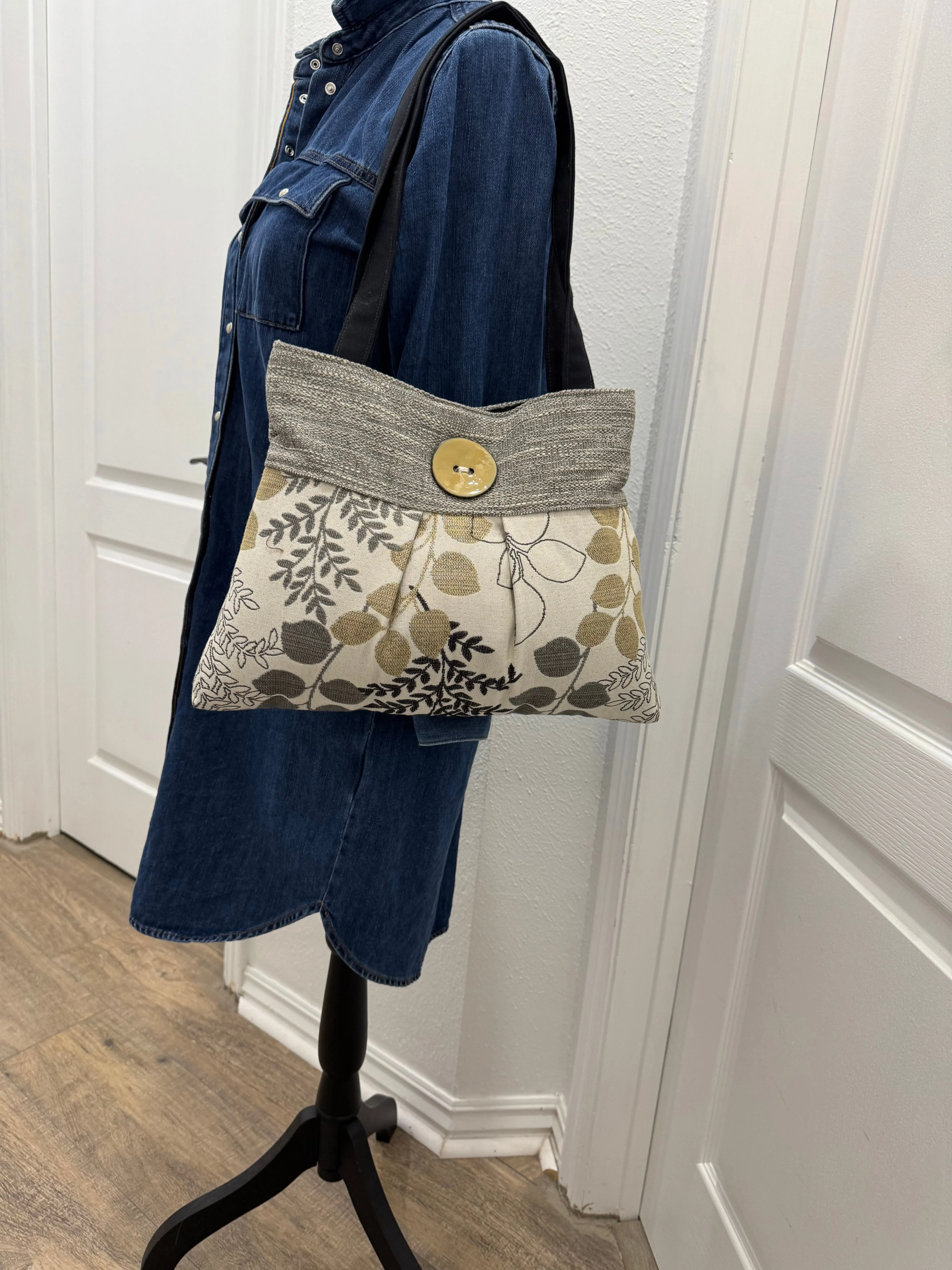 Floral tapestry Handbag Purse Tote in Cream and Gold