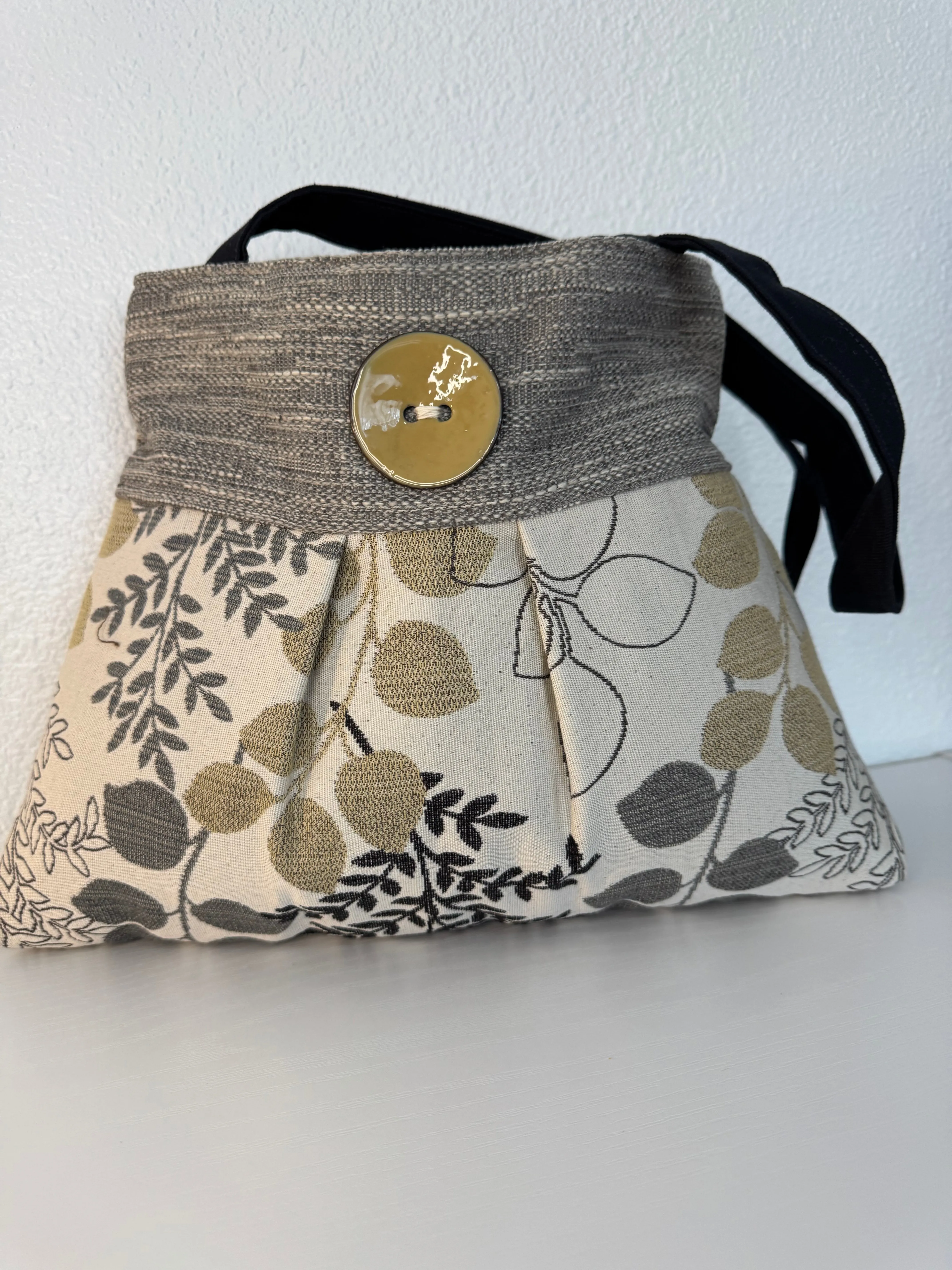 Floral tapestry Handbag Purse Tote in Cream and Gold