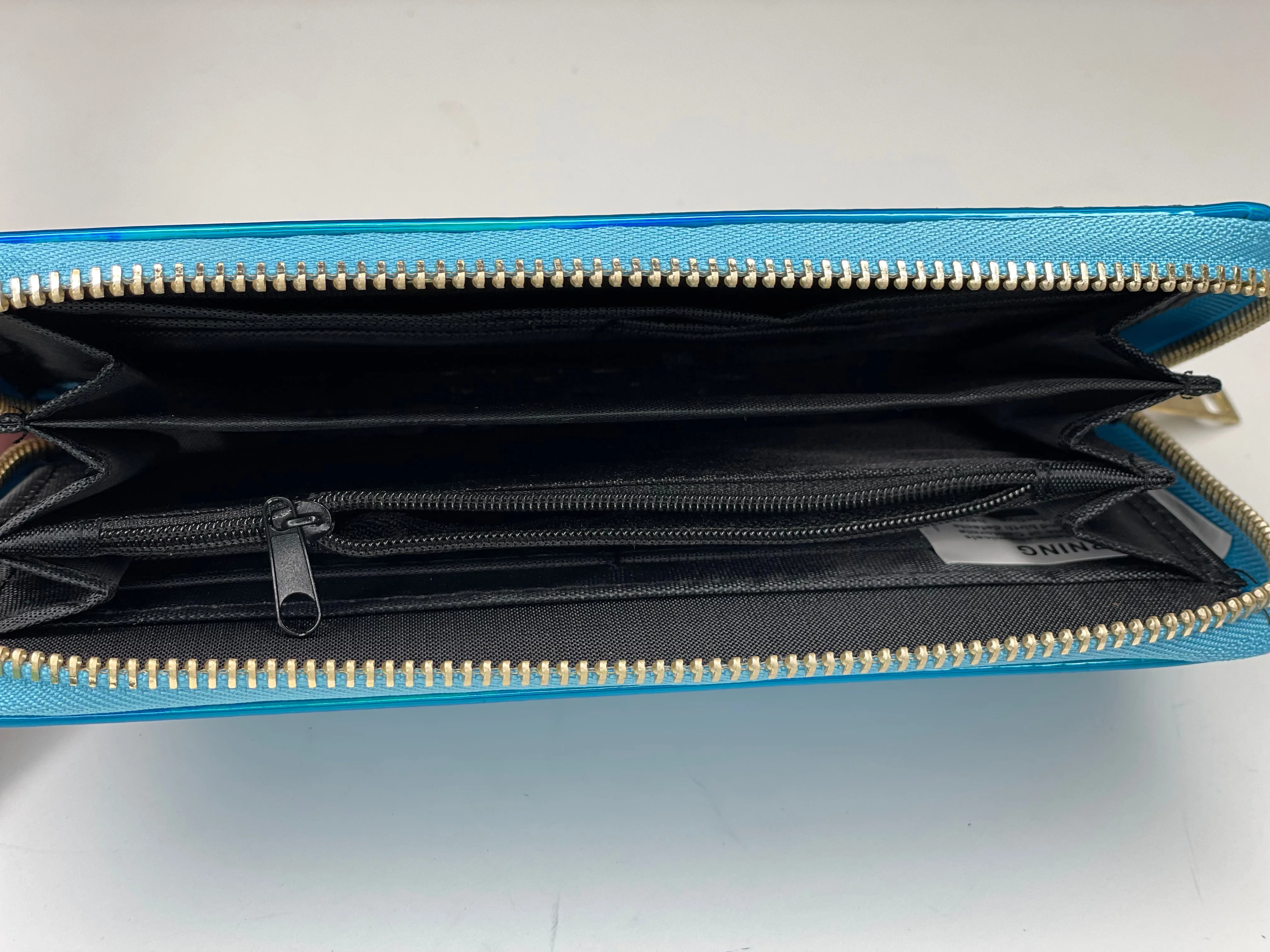 Single Wallet Metallic blue (black patch, gold hardware)